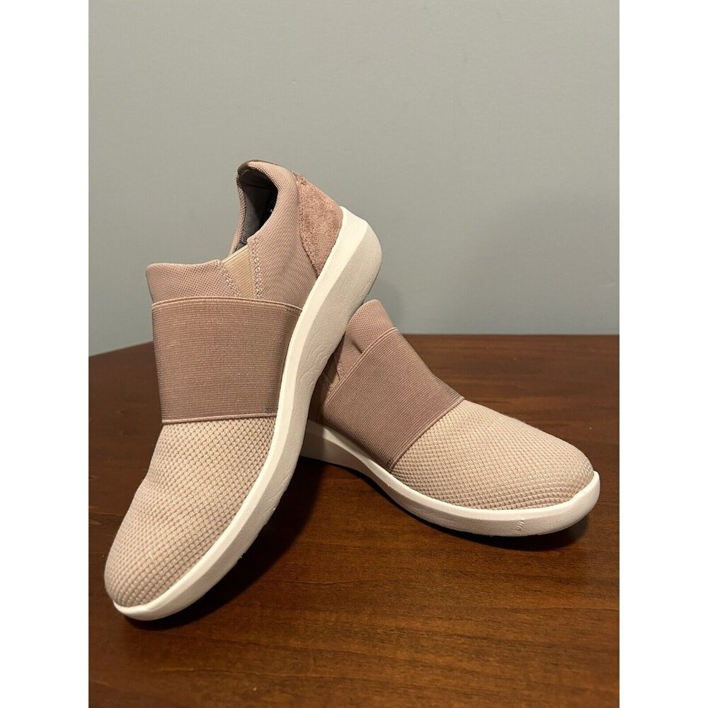 Clarks Kayleigh band mauve pink slip on sneaker size 7.5